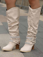 Stiefel mit Strassschnalle